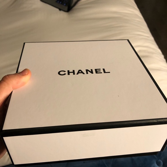 Copy - Chanel Scarf with Box - Picture 4 of 4